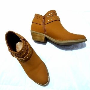 DONATING SOON C. Est 1946 • Booties